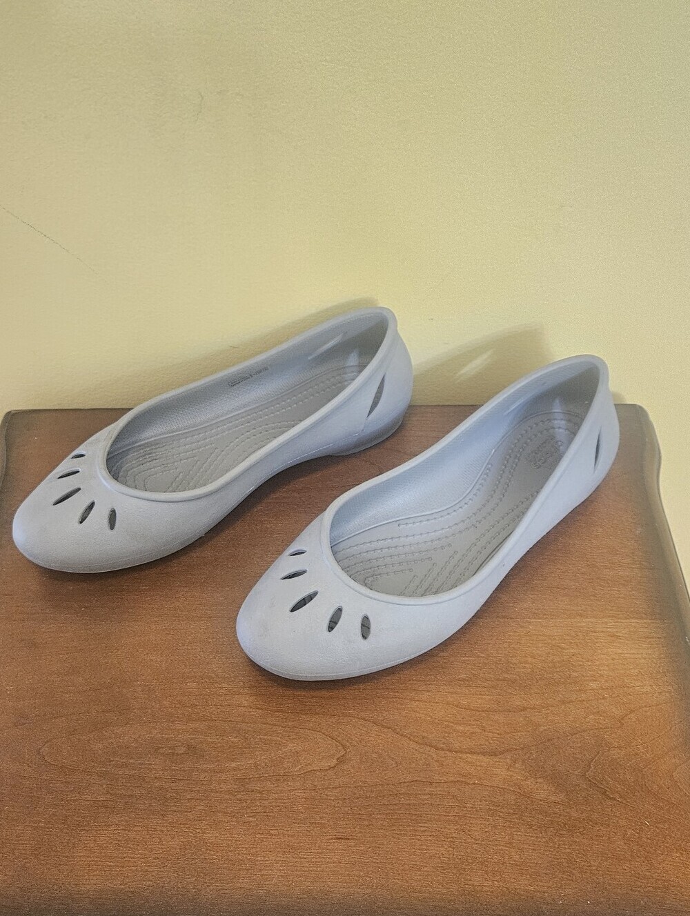 Crocs Women's Kelli Ballet Flat